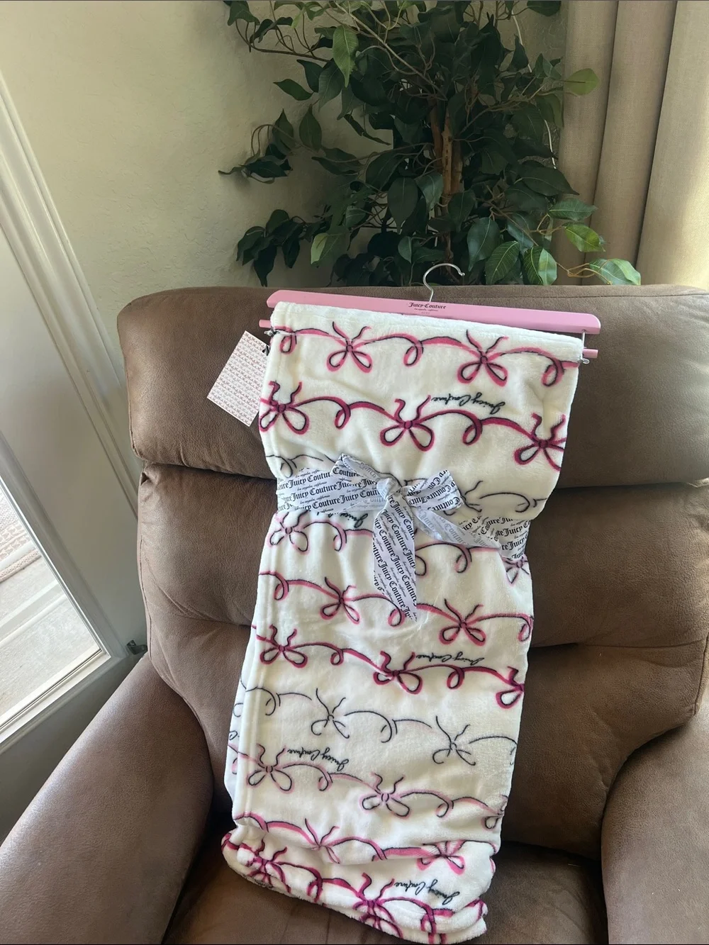 Juicy Couture Plush Printed Throw Blanket Pink Coquette Bows 50x60